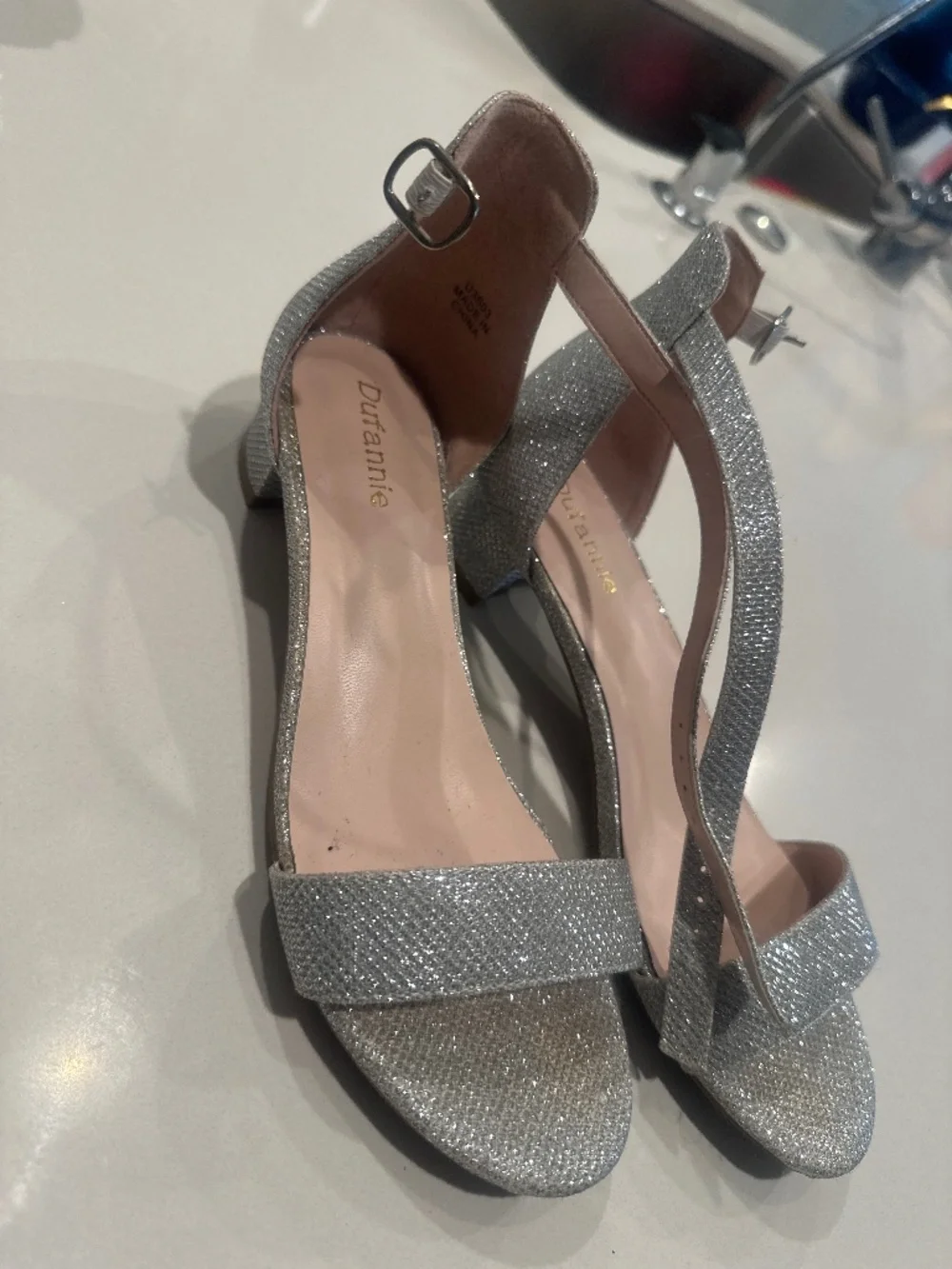 DREAM PAIRS silver glitter low-heel dress sandals